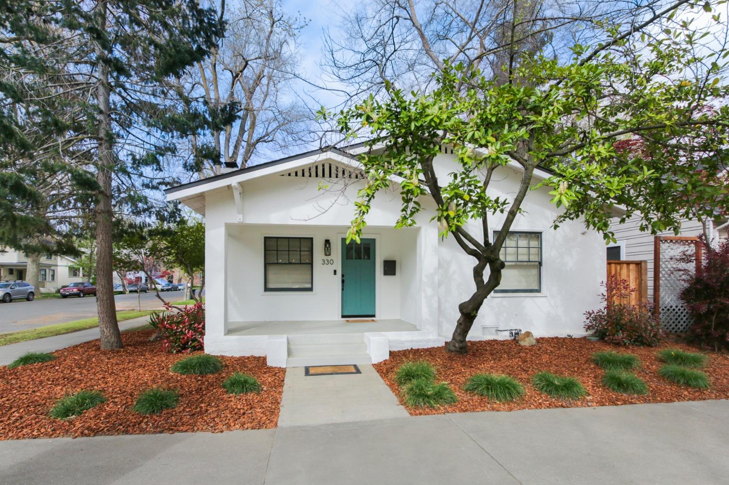 Detail Gallery Image 1 of 1 For 330 21st Street, Sacramento,  CA 95811 - 2 Beds | 1/1 Baths