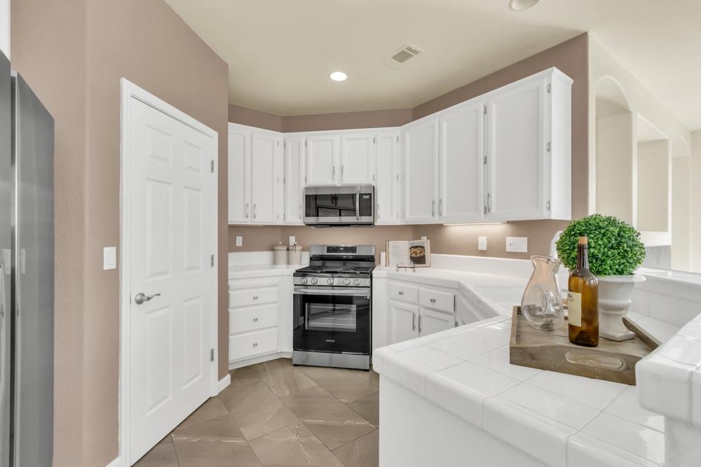 Detail Gallery Image 19 of 47 For 16 Beaucanon Ct, Elk Grove,  CA 95758 - 3 Beds | 2 Baths