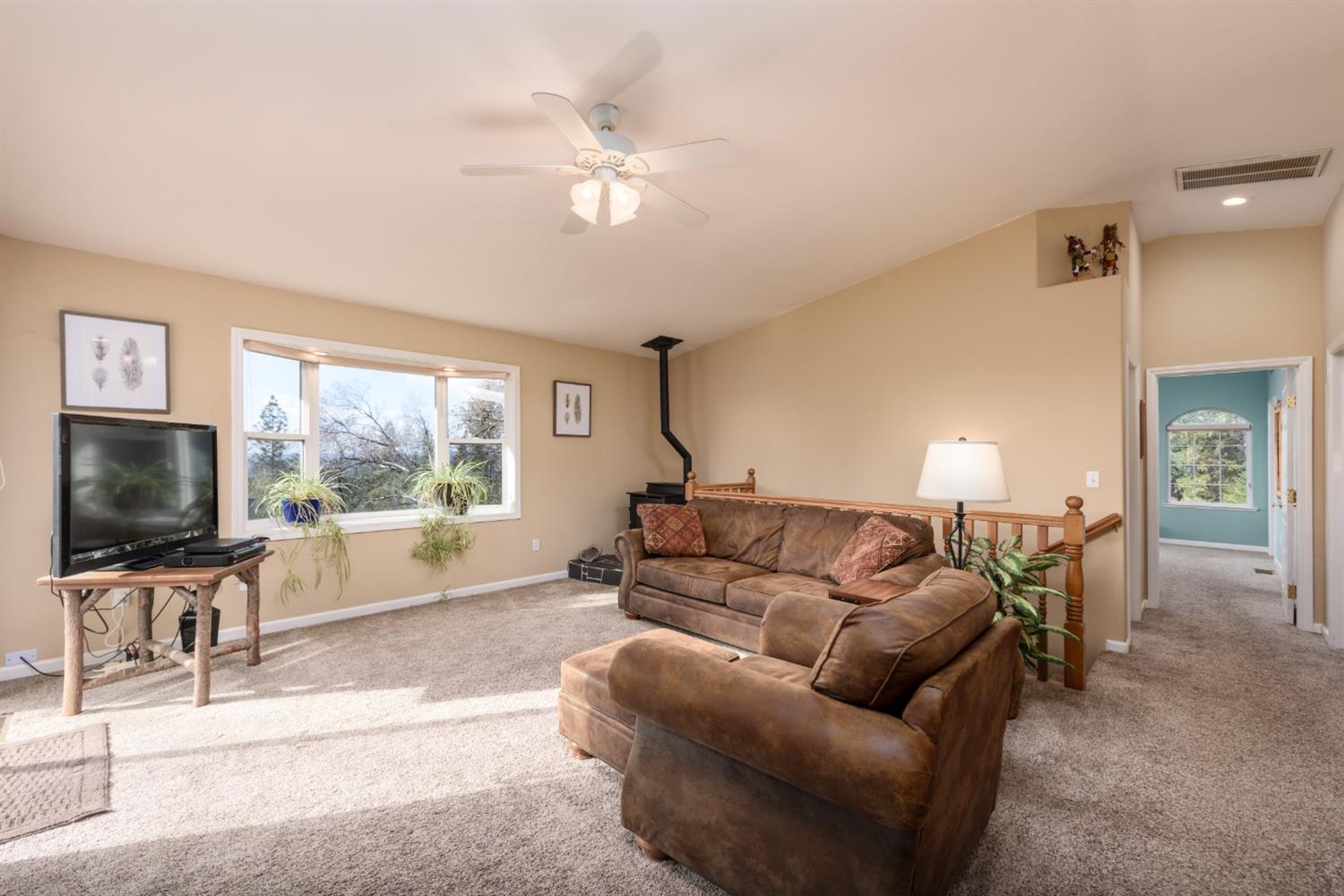 Detail Gallery Image 6 of 57 For 4231 Barbaras Ct, Camino,  CA 95709 - 3 Beds | 3/1 Baths