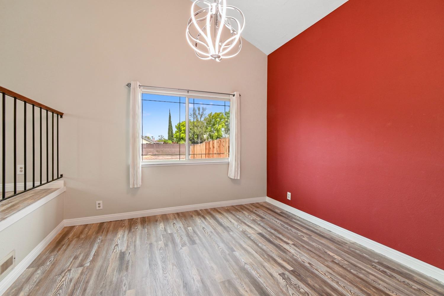 Detail Gallery Image 10 of 66 For 152 Redwood Ave, Tracy,  CA 95376 - 5 Beds | 3/1 Baths