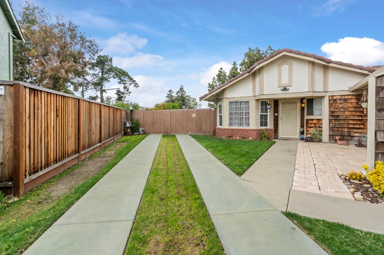 Detail Gallery Image 4 of 34 For 3501 London Dr, Tracy,  CA 95376 - 3 Beds | 2 Baths