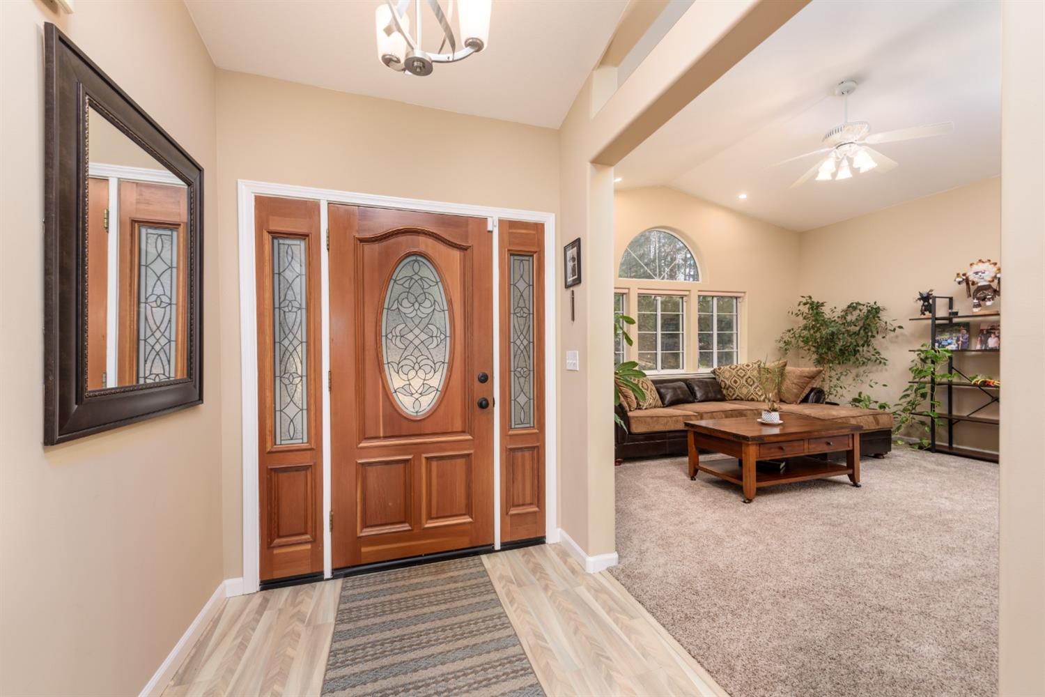 Detail Gallery Image 3 of 57 For 4231 Barbaras Ct, Camino,  CA 95709 - 3 Beds | 3/1 Baths