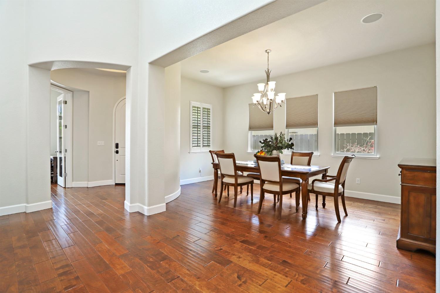 Detail Gallery Image 8 of 53 For 1021 Hickory Hollow St, Manteca,  CA 95336 - 4 Beds | 4/1 Baths