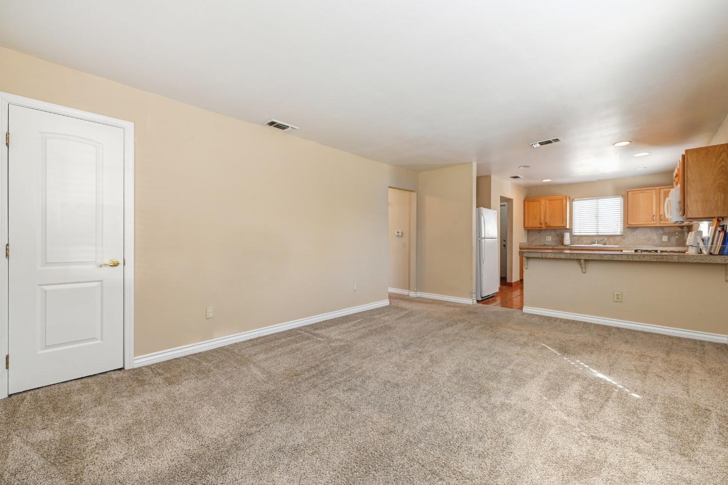 Detail Gallery Image 6 of 22 For 859 Eleanor Ave, Sacramento,  CA 95815 - 2 Beds | 1 Baths