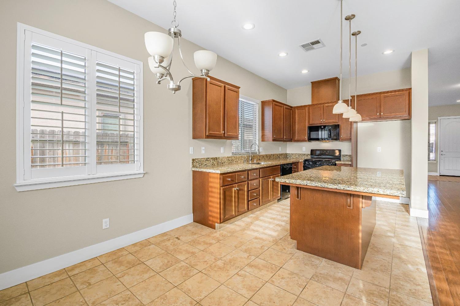 Detail Gallery Image 12 of 26 For 8679 Victory Ct, Hilmar,  CA 95324 - 3 Beds | 2 Baths
