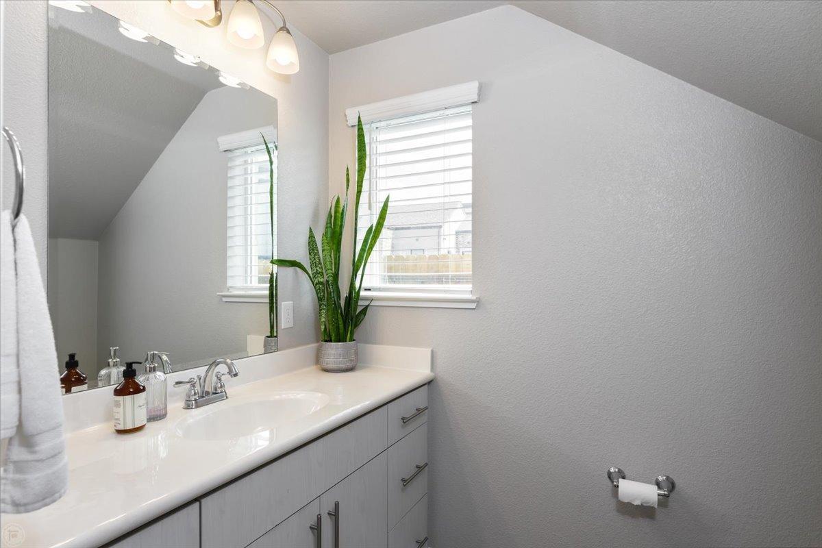 Detail Gallery Image 22 of 43 For 2601 Carnation Way, Lodi,  CA 95242 - 3 Beds | 2/1 Baths