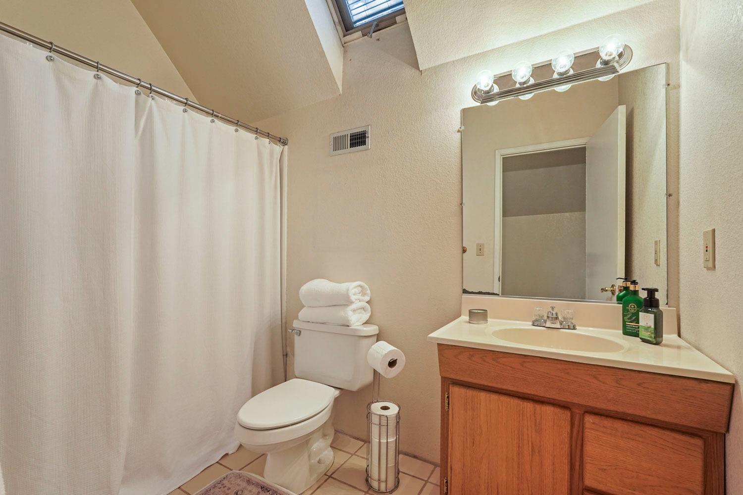 Detail Gallery Image 39 of 55 For 1120 Shadow Creek Dr, Stockton,  CA 95209 - 5 Beds | 3/1 Baths