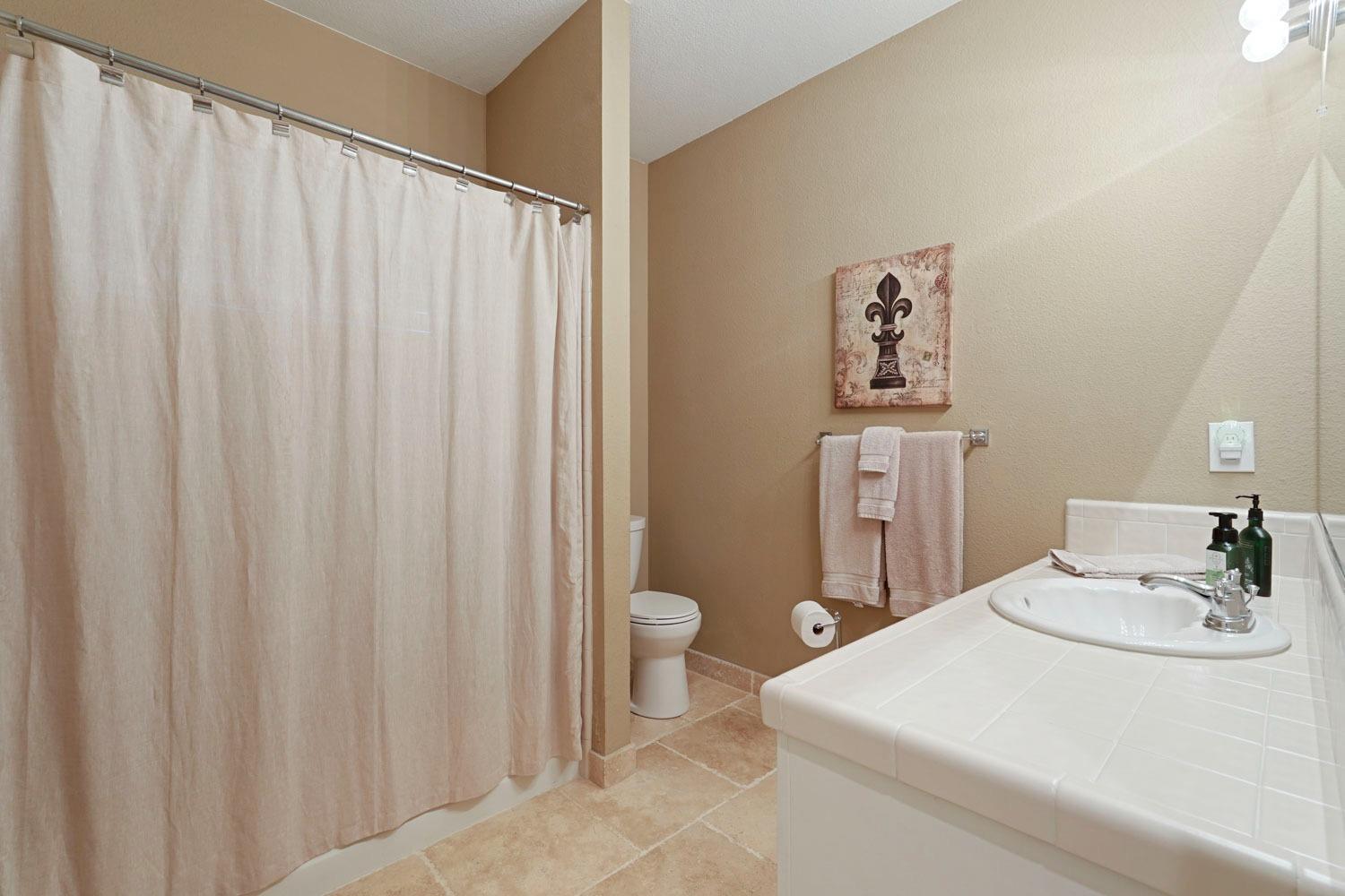 Detail Gallery Image 27 of 55 For 1120 Shadow Creek Dr, Stockton,  CA 95209 - 5 Beds | 3/1 Baths