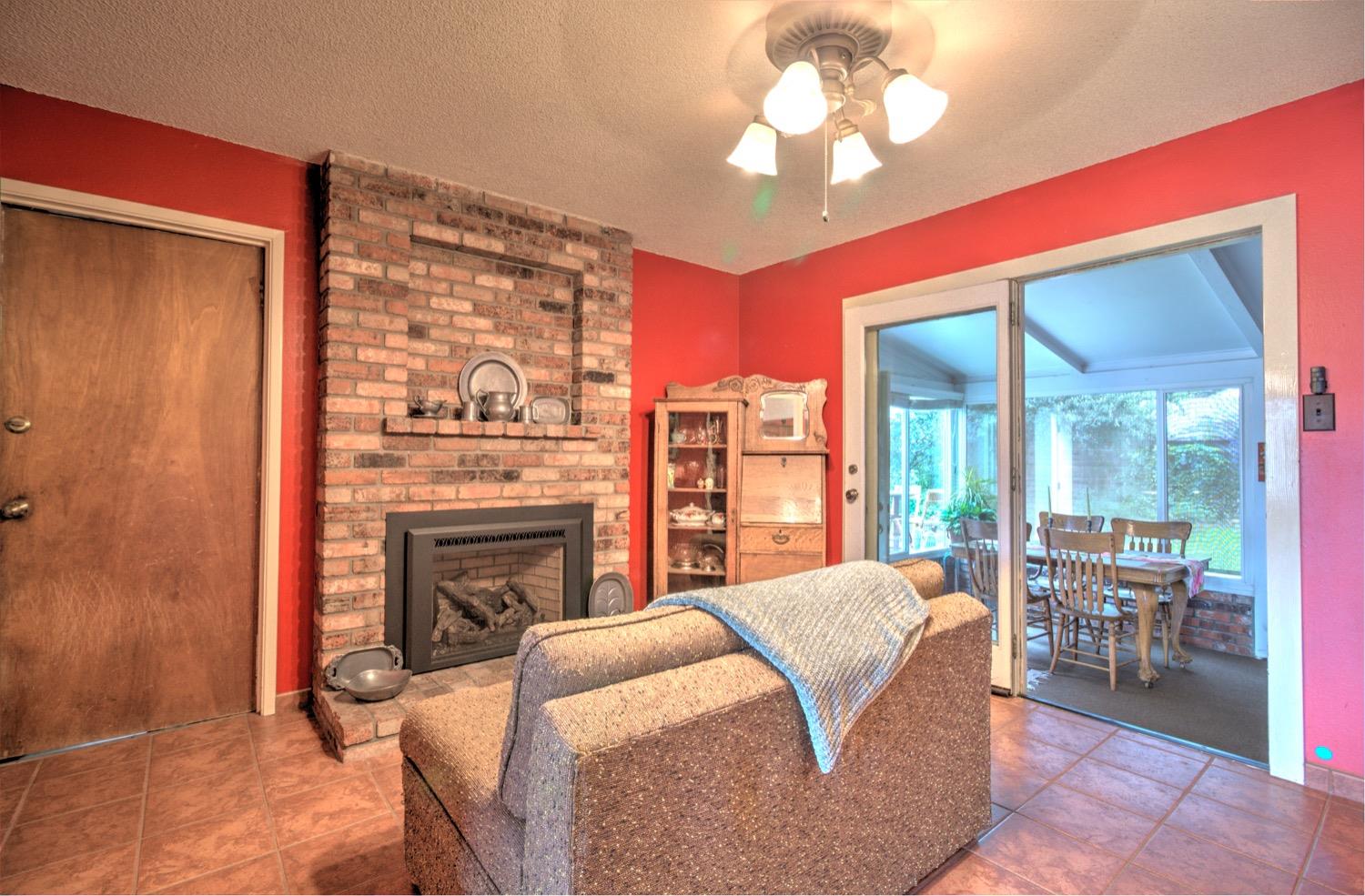 Detail Gallery Image 10 of 43 For 3313 Cranford Ln, Modesto,  CA 95355 - 3 Beds | 2 Baths
