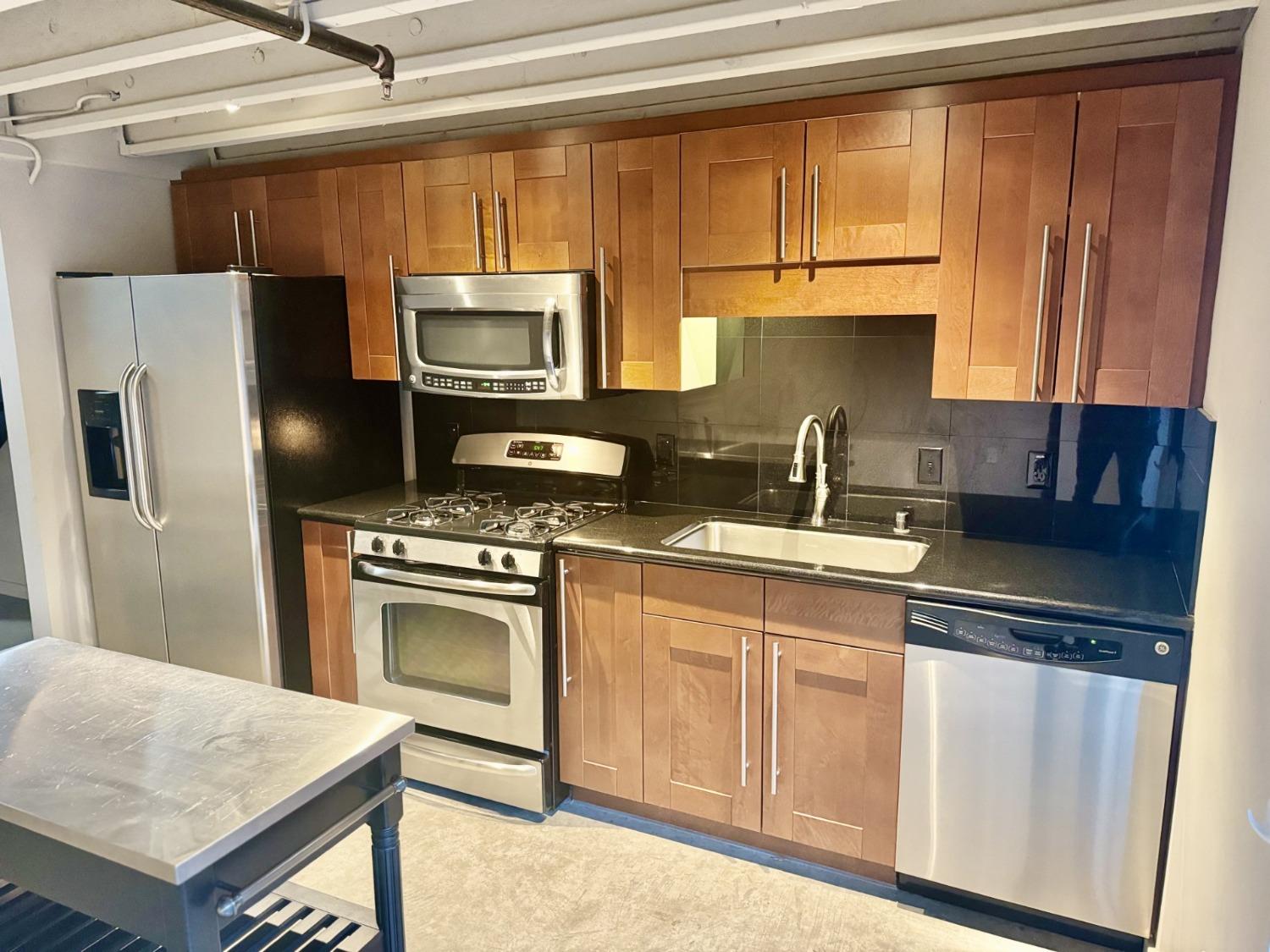 Detail Gallery Image 8 of 16 For 1818 22nd St #111,  Sacramento,  CA 95816 - 1 Beds | 1 Baths
