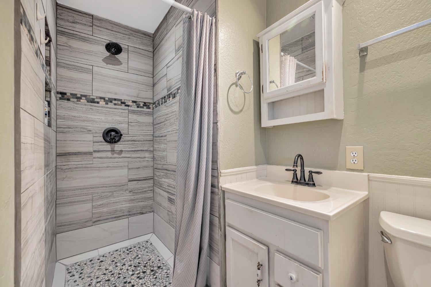 Detail Gallery Image 18 of 26 For 2900 Debbie Ln, Modesto,  CA 95350 - 3 Beds | 2 Baths