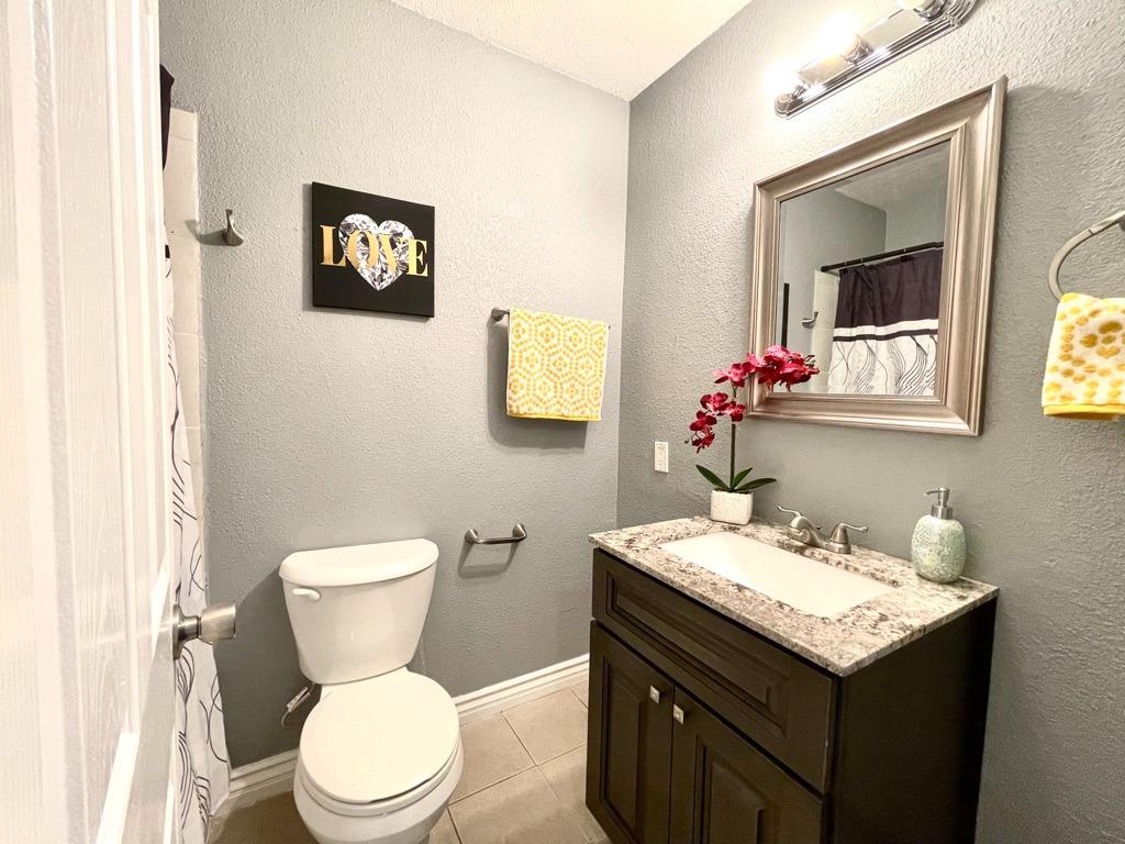 Detail Gallery Image 9 of 13 For 414 E Bianchi Rd #3,  Stockton,  CA 95207 - 2 Beds | 1 Baths