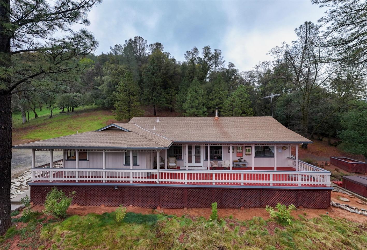 Photo of 18854 Wolf Creek Rd in Grass Valley, CA