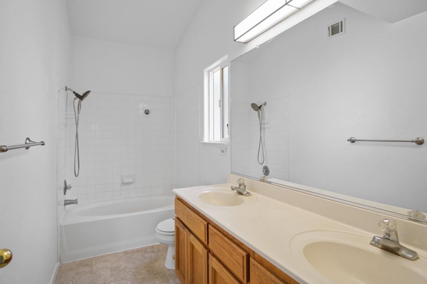 Detail Gallery Image 17 of 26 For 4614 Glimmer Ln, Turlock,  CA 95382 - 3 Beds | 2 Baths