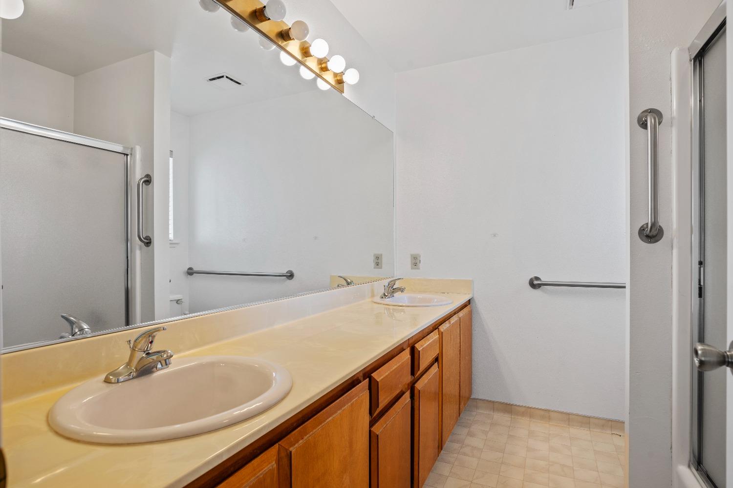 Detail Gallery Image 17 of 21 For 1301 Trinity Way, Turlock,  CA 95382 - 2 Beds | 2 Baths