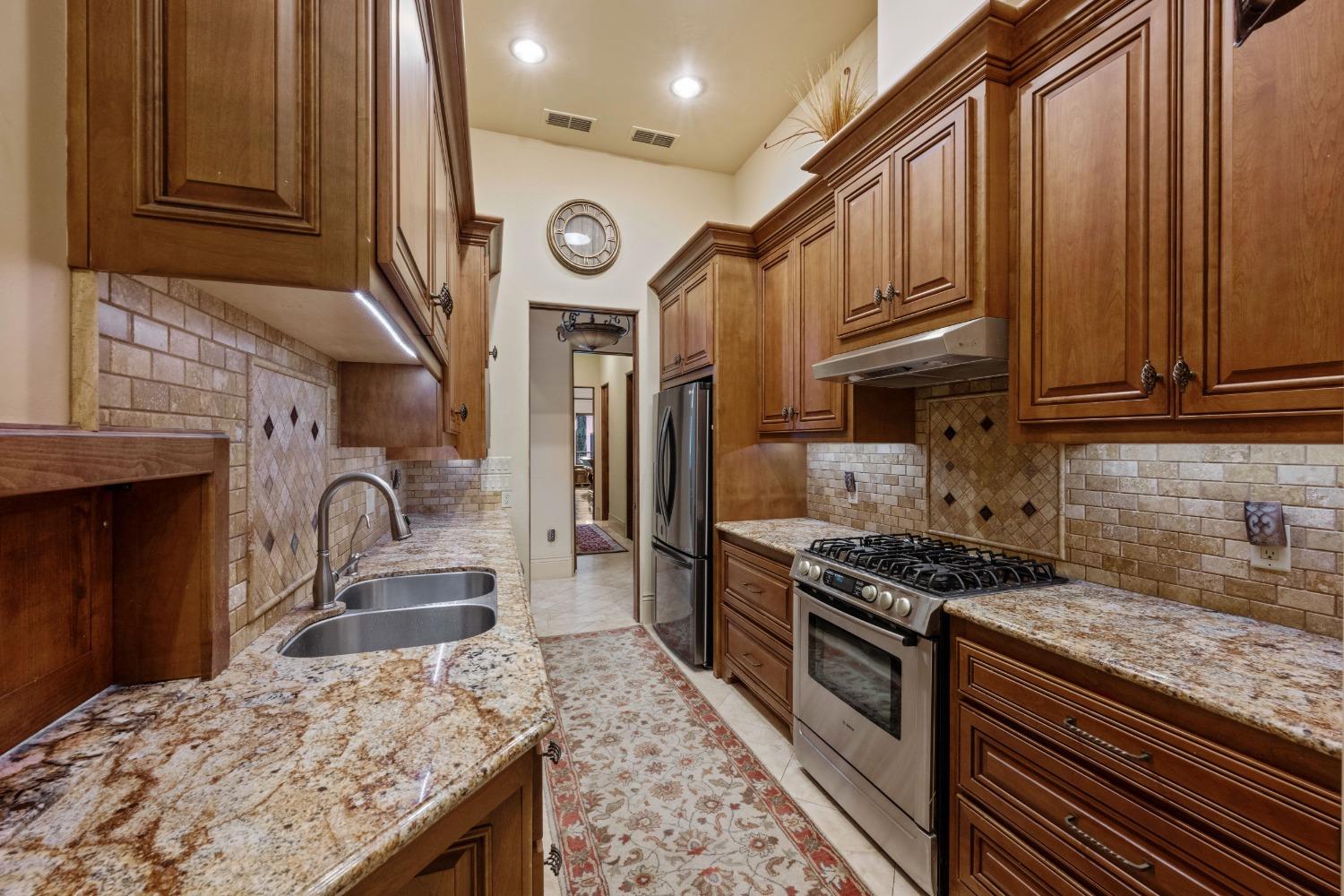 Detail Gallery Image 22 of 74 For 6100 Terracina Ct, Loomis,  CA 95650 - 5 Beds | 6/4 Baths