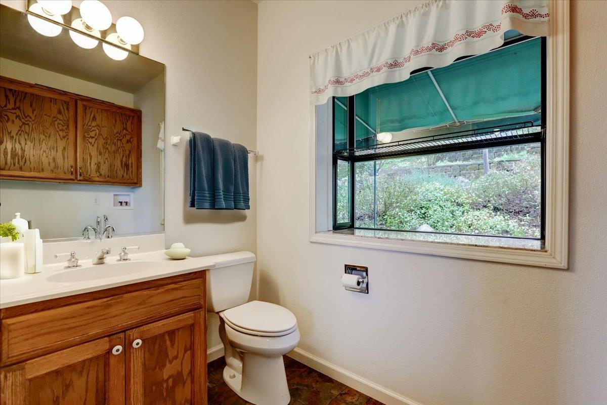 Detail Gallery Image 14 of 53 For 17814 Wallis Dr, Grass Valley,  CA 95949 - 3 Beds | 2/2 Baths