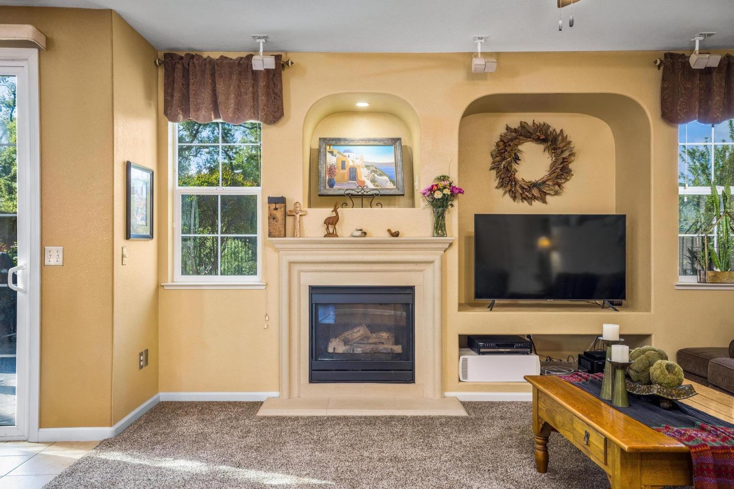 Detail Gallery Image 10 of 53 For 13604 Rivercrest Dr, Waterford,  CA 95386 - 5 Beds | 2/1 Baths