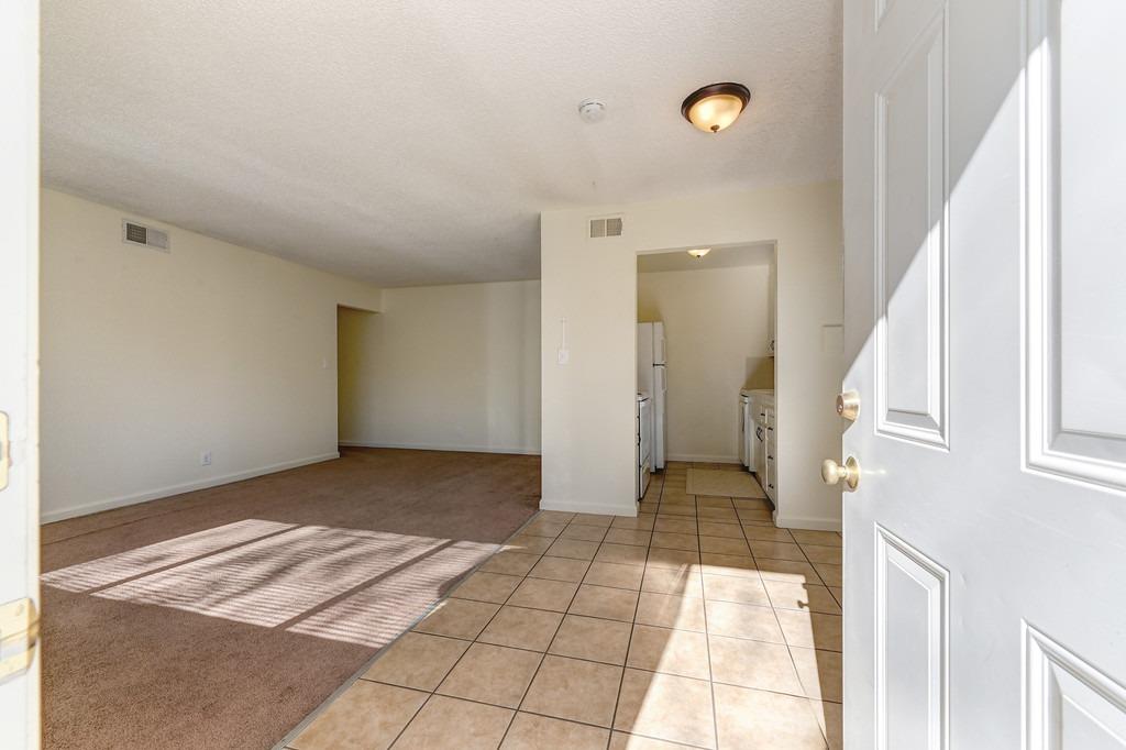 Detail Gallery Image 5 of 24 For 5178 Connecticut Dr #4,  Sacramento,  CA 95841 - 2 Beds | 1 Baths