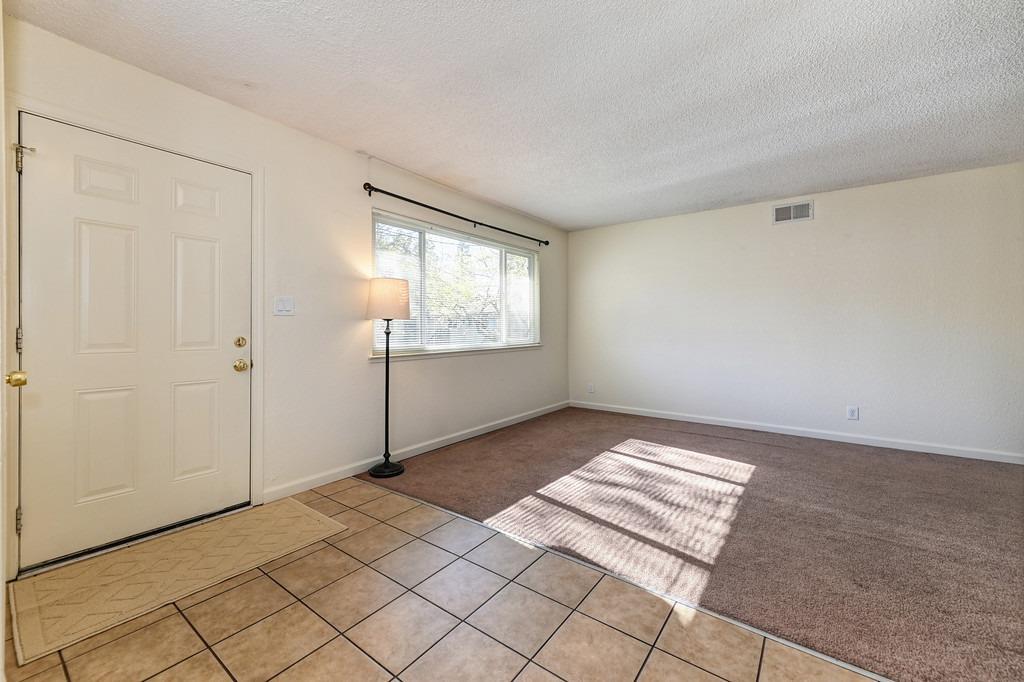 Detail Gallery Image 7 of 24 For 5178 Connecticut Dr #4,  Sacramento,  CA 95841 - 2 Beds | 1 Baths