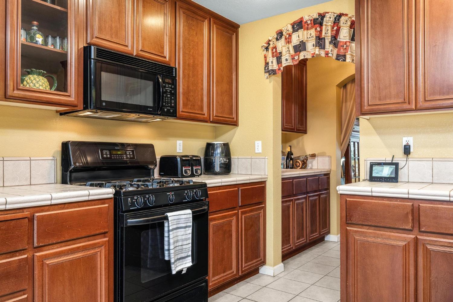 Detail Gallery Image 16 of 40 For 4294 Madison Ln, Turlock,  CA 95382 - 4 Beds | 2/1 Baths