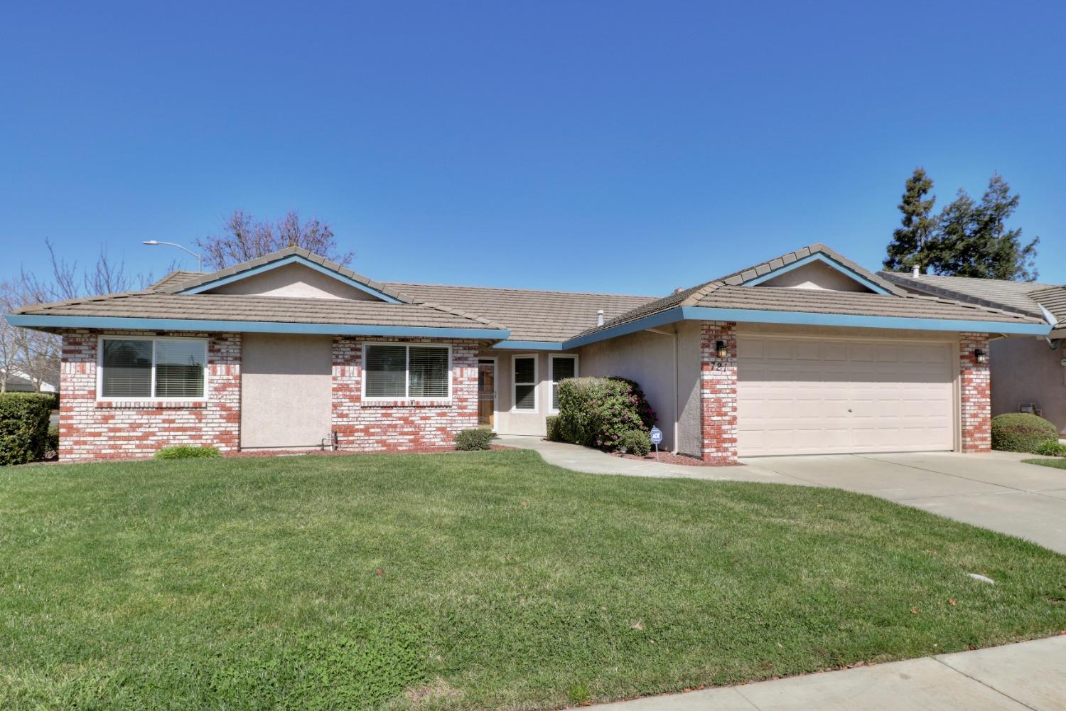 Photo of 721 Lake Canyon Ave in Galt, CA