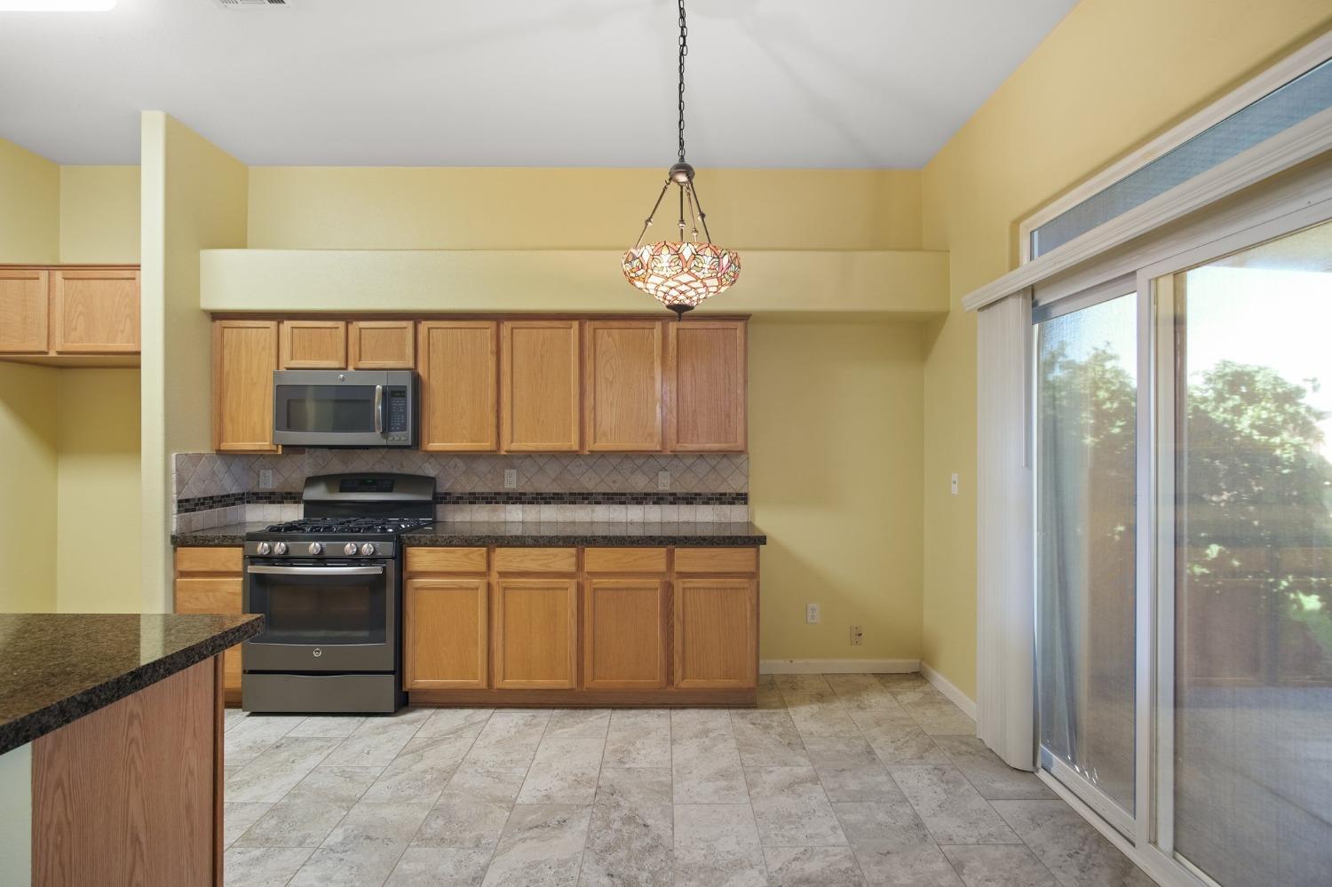 Detail Gallery Image 11 of 27 For 3404 Shaye Ln, Modesto,  CA 95355 - 3 Beds | 2 Baths