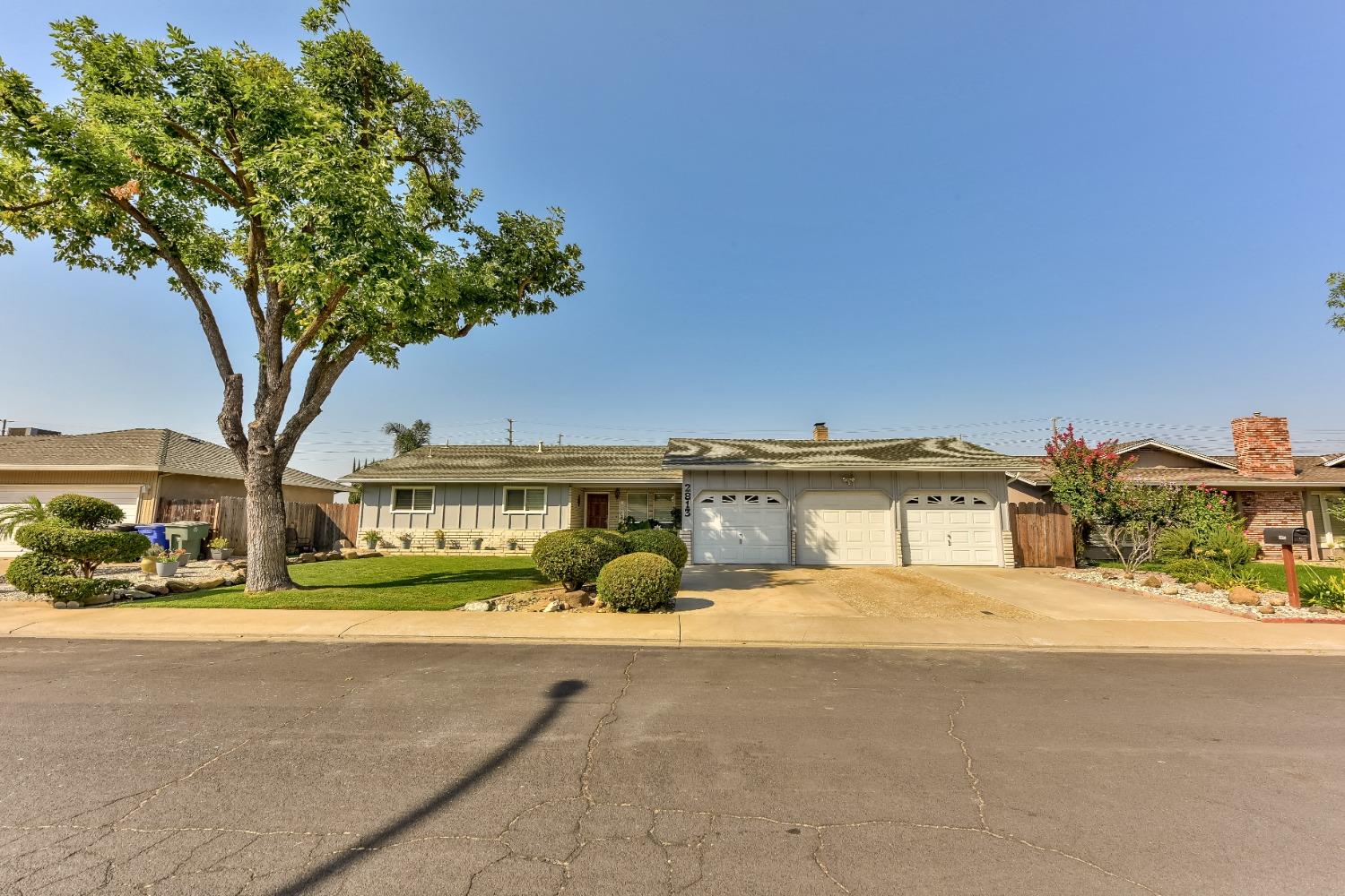 Detail Gallery Image 1 of 47 For 2813 Stoneridge Dr, Modesto,  CA 95355 - 3 Beds | 2 Baths