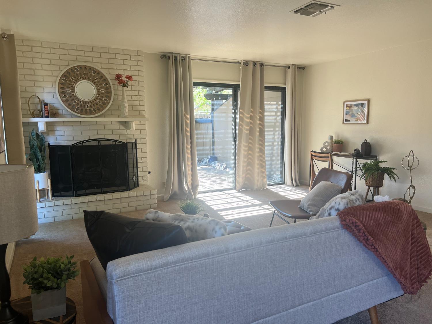 Detail Gallery Image 4 of 11 For 654 Shadowview Ct, Turlock,  CA 95382 - 2 Beds | 1/1 Baths