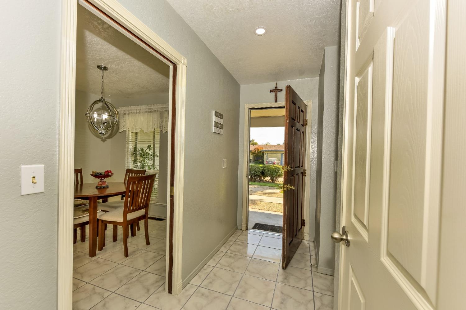 Detail Gallery Image 8 of 47 For 2813 Stoneridge Dr, Modesto,  CA 95355 - 3 Beds | 2 Baths