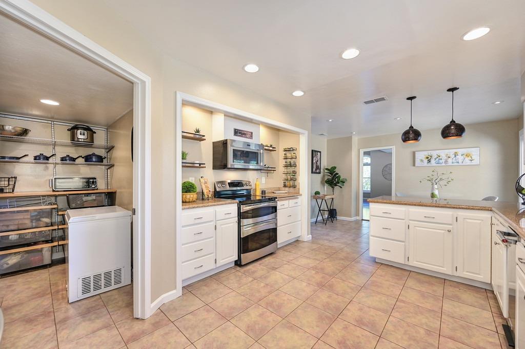 Detail Gallery Image 28 of 72 For 4800 Maggie Ln, Shingle Springs,  CA 95682 - 4 Beds | 3/1 Baths