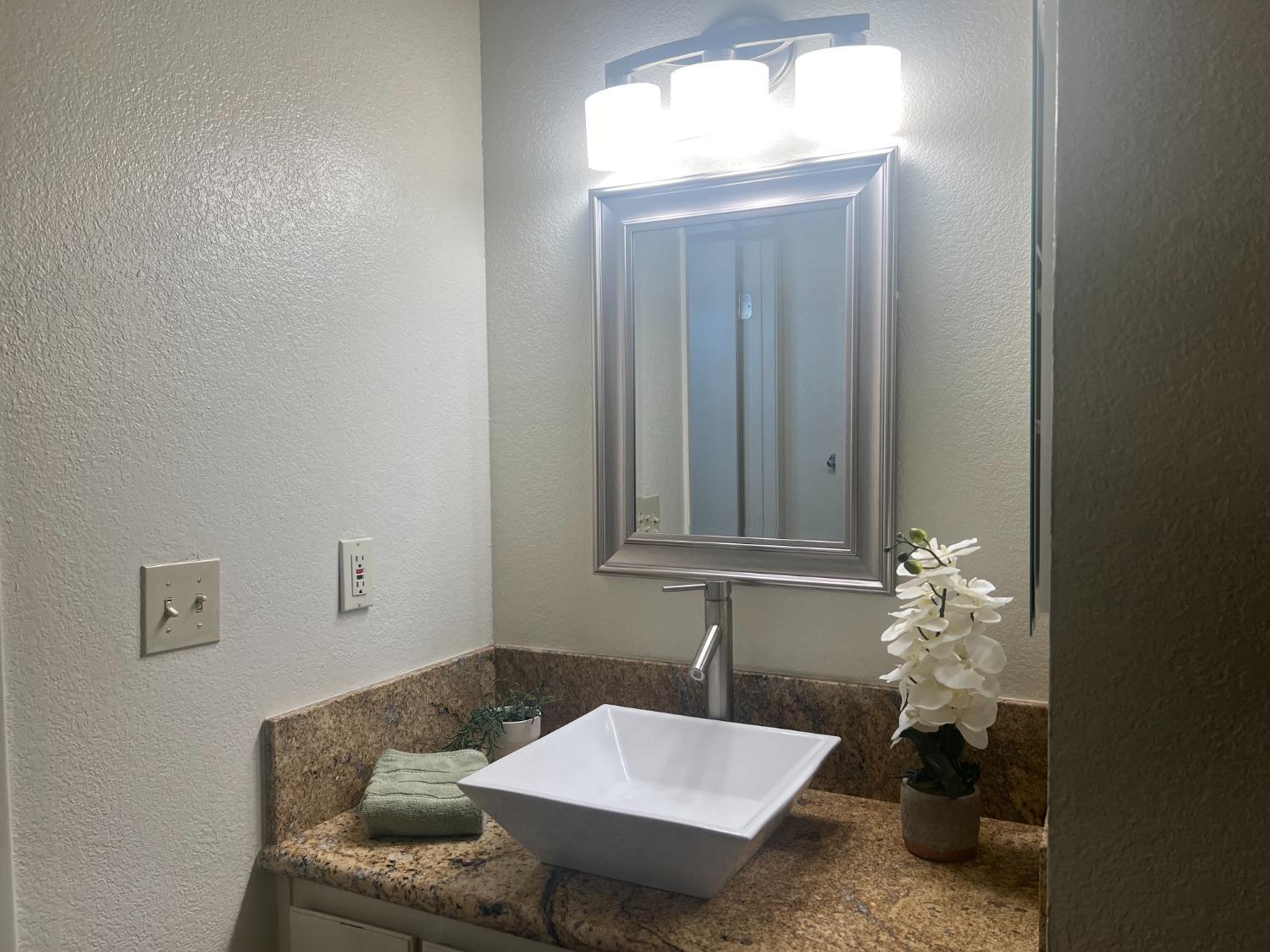 Detail Gallery Image 6 of 11 For 654 Shadowview Ct, Turlock,  CA 95382 - 2 Beds | 1/1 Baths