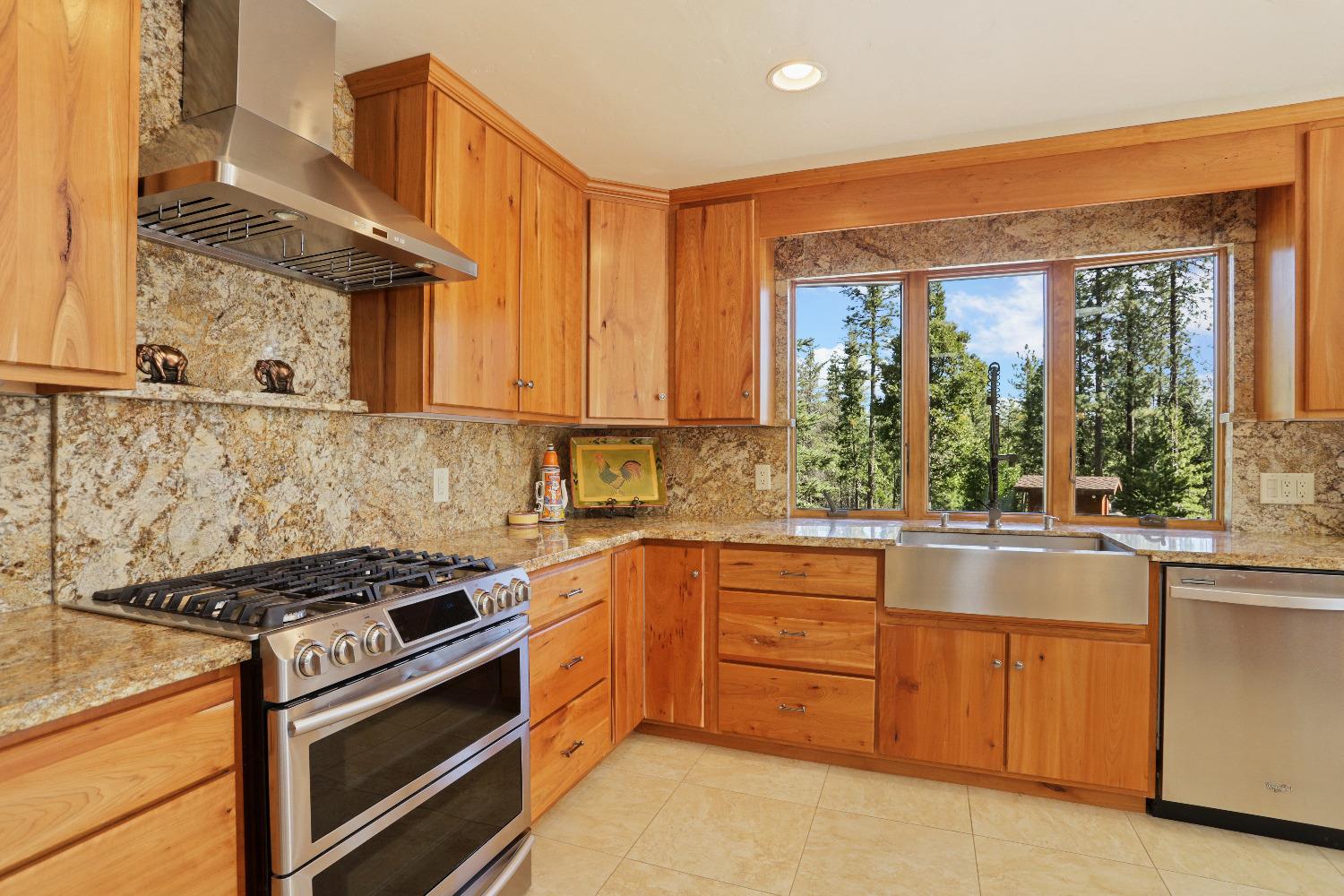 Detail Gallery Image 9 of 88 For 10415 Mcmahon Rd, Coulterville,  CA 95311 - 3 Beds | 3/1 Baths