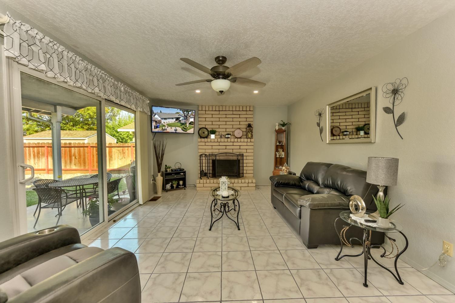 Detail Gallery Image 28 of 47 For 2813 Stoneridge Dr, Modesto,  CA 95355 - 3 Beds | 2 Baths