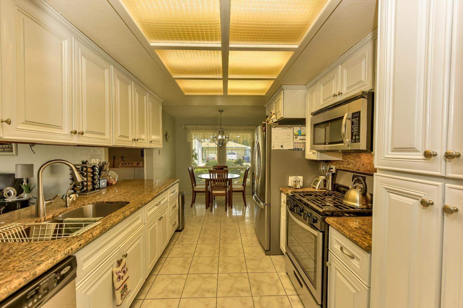 Detail Gallery Image 23 of 47 For 2813 Stoneridge Dr, Modesto,  CA 95355 - 3 Beds | 2 Baths