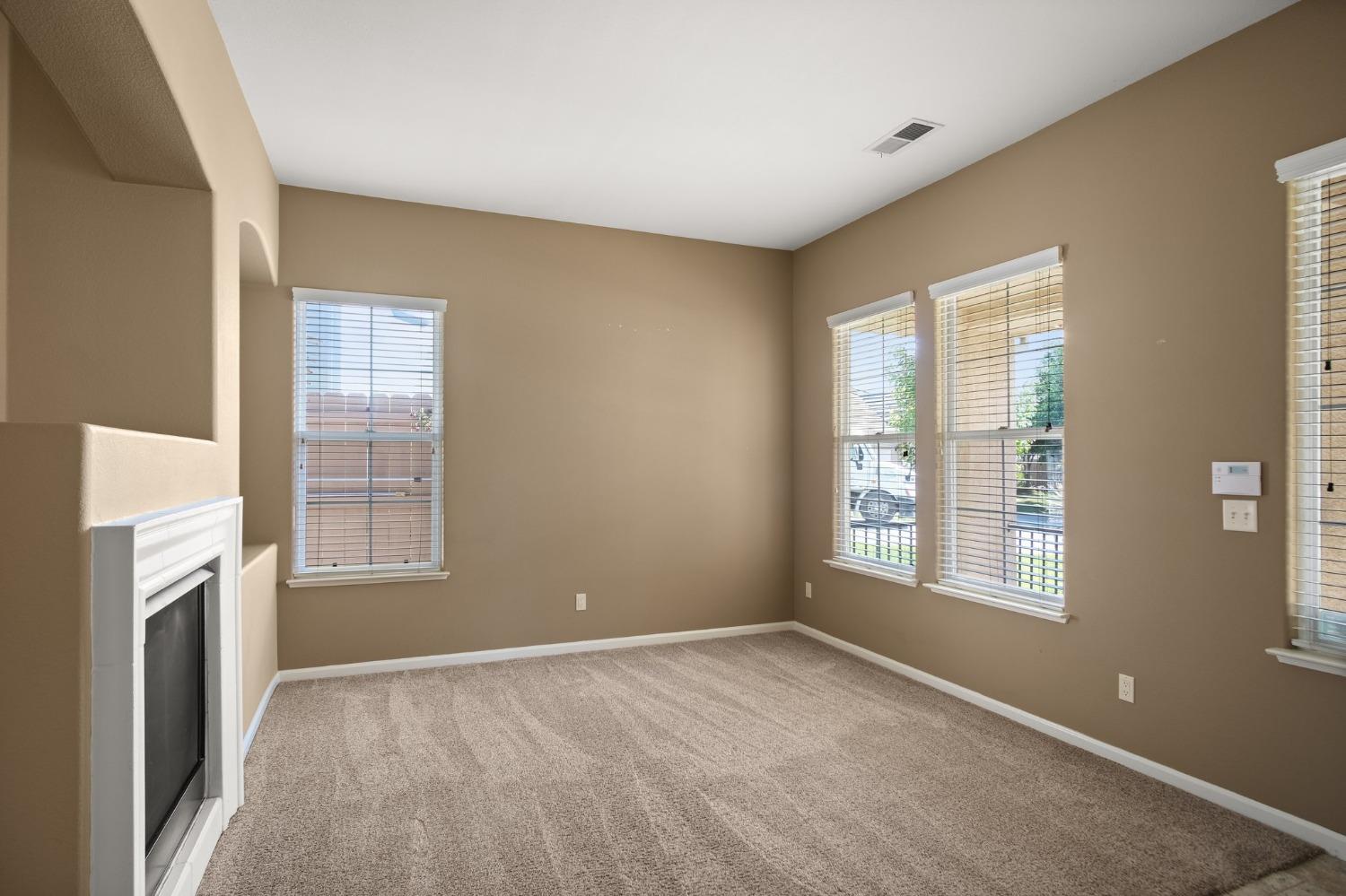 Detail Gallery Image 5 of 27 For 3404 Shaye Ln, Modesto,  CA 95355 - 3 Beds | 2 Baths