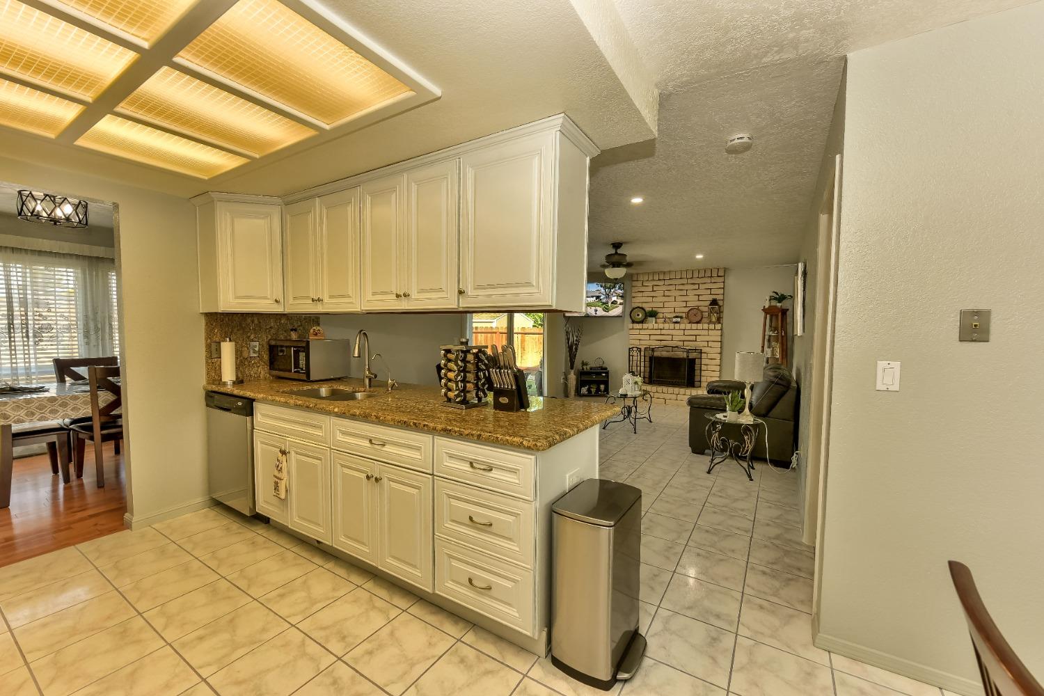 Detail Gallery Image 27 of 47 For 2813 Stoneridge Dr, Modesto,  CA 95355 - 3 Beds | 2 Baths