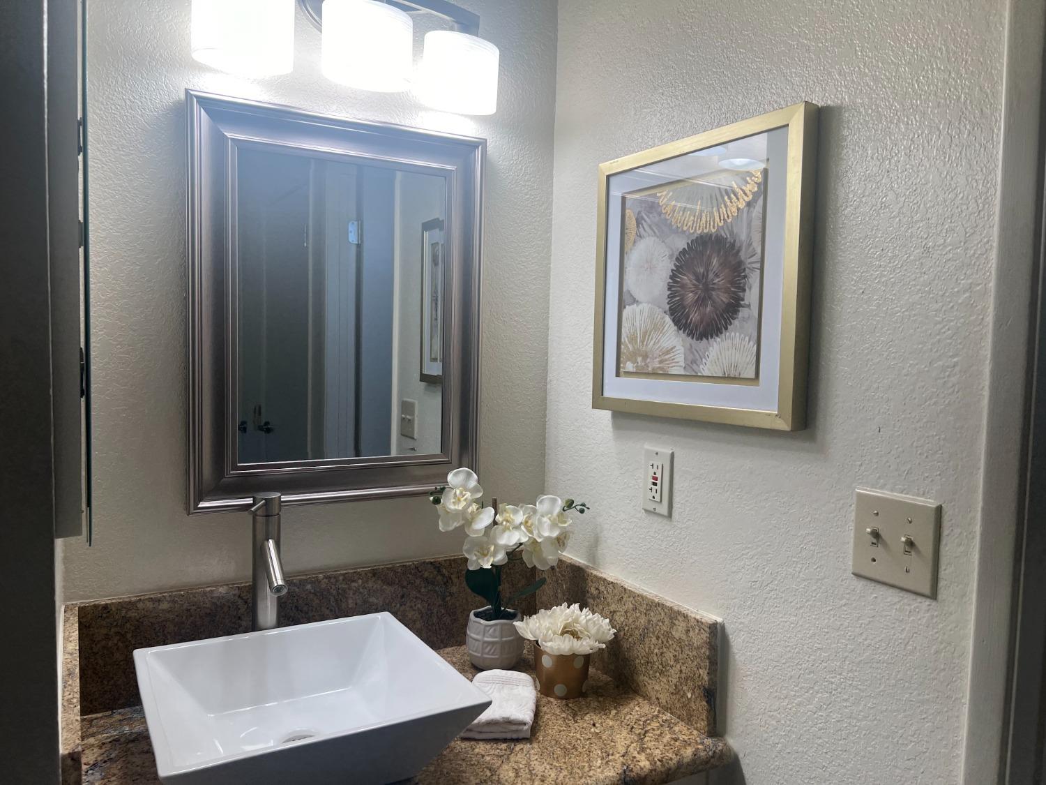 Detail Gallery Image 7 of 11 For 654 Shadowview Ct, Turlock,  CA 95382 - 2 Beds | 1/1 Baths