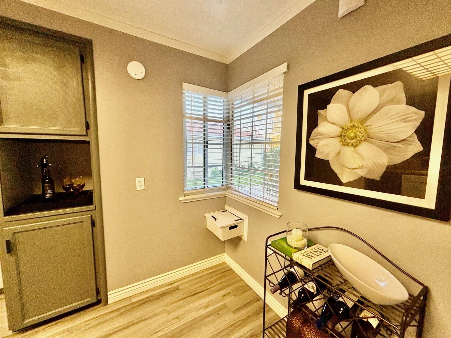 Detail Gallery Image 11 of 38 For 5652 Norman Way, Sacramento,  CA 95822 - 3 Beds | 2 Baths
