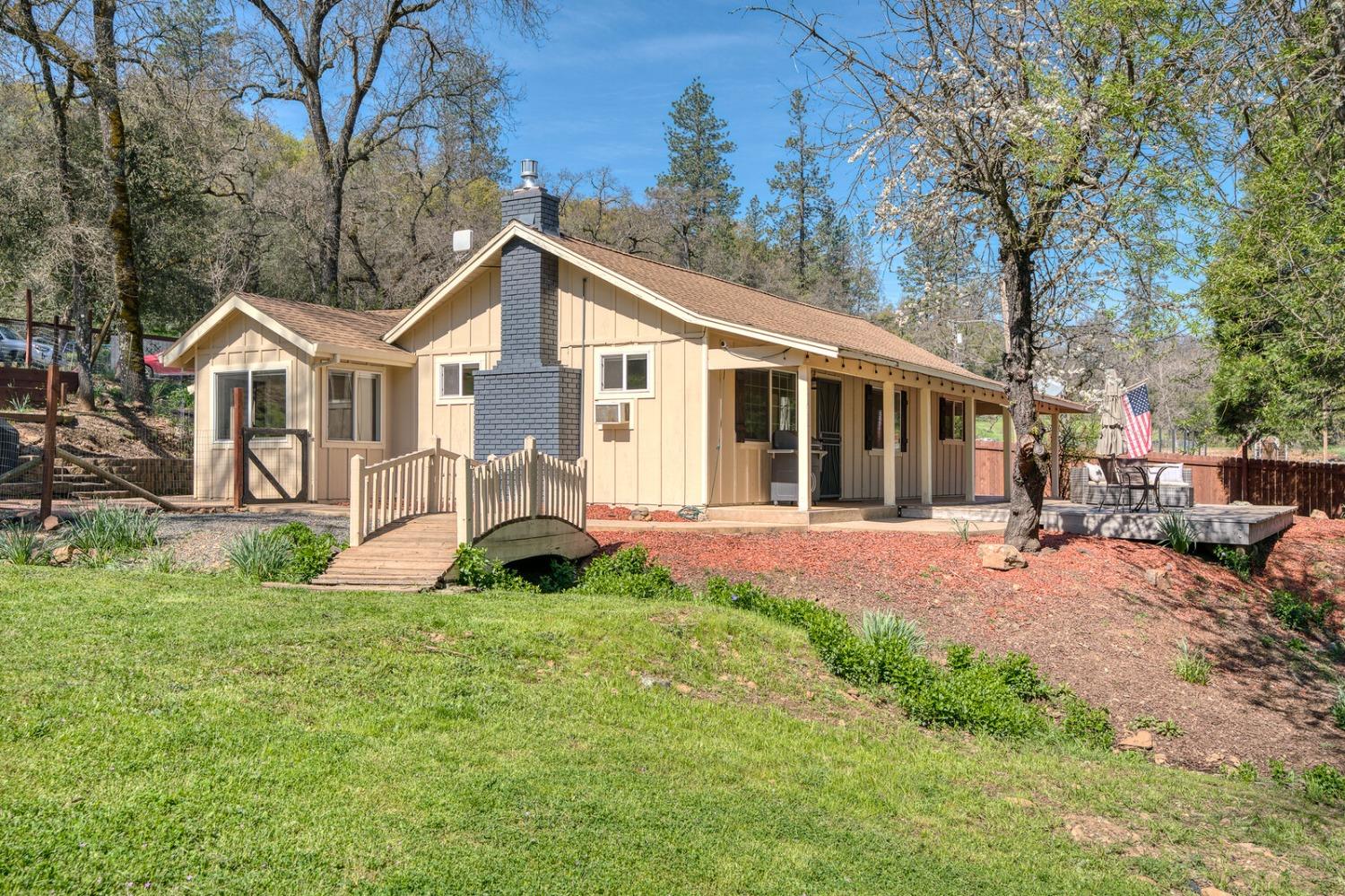 Photo of 12043 Wolf Rd in Grass Valley, CA