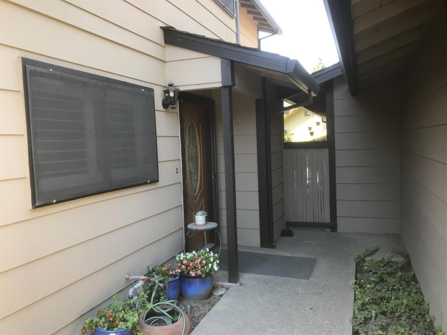 Detail Gallery Image 1 of 11 For 654 Shadowview Ct, Turlock,  CA 95382 - 2 Beds | 1/1 Baths