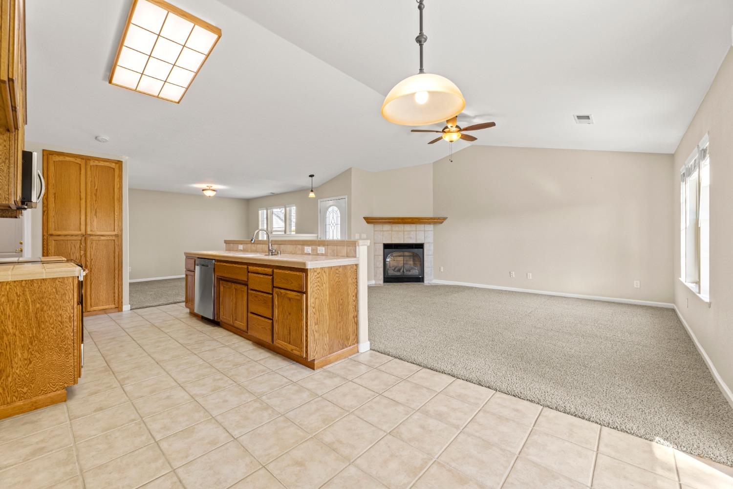 Detail Gallery Image 13 of 42 For 564 Wild Rose Ct, Galt,  CA 95632 - 2 Beds | 2 Baths
