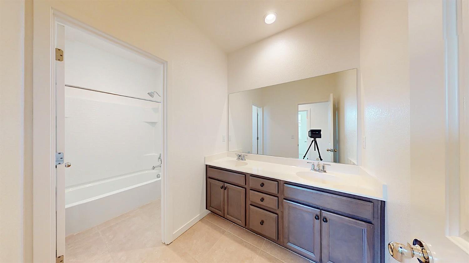 Detail Gallery Image 32 of 56 For 2484 Sweetbay Cir, Tracy,  CA 95377 - 3 Beds | 2/1 Baths