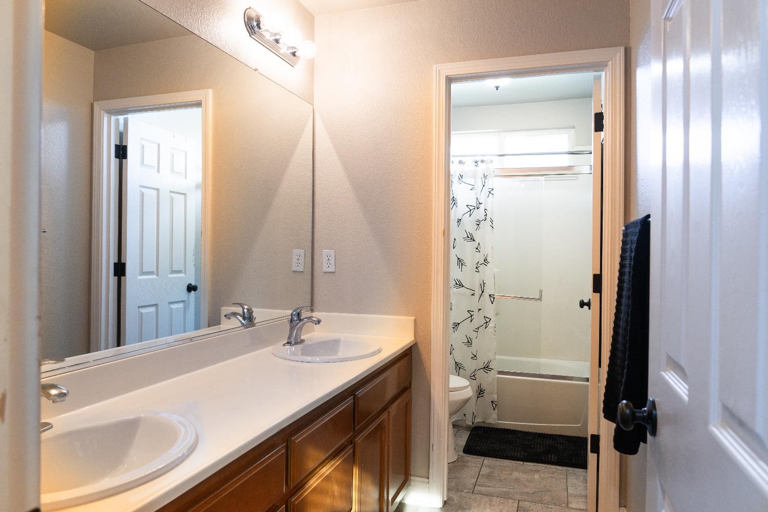 Detail Gallery Image 22 of 46 For 2020 Loring Ct, Ceres,  CA 95307 - 4 Beds | 2/1 Baths