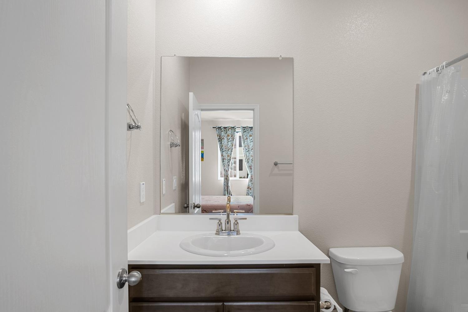 Detail Gallery Image 9 of 40 For 1835 N Shima Avenue, Manteca,  CA 95337 - 5 Beds | 3/1 Baths