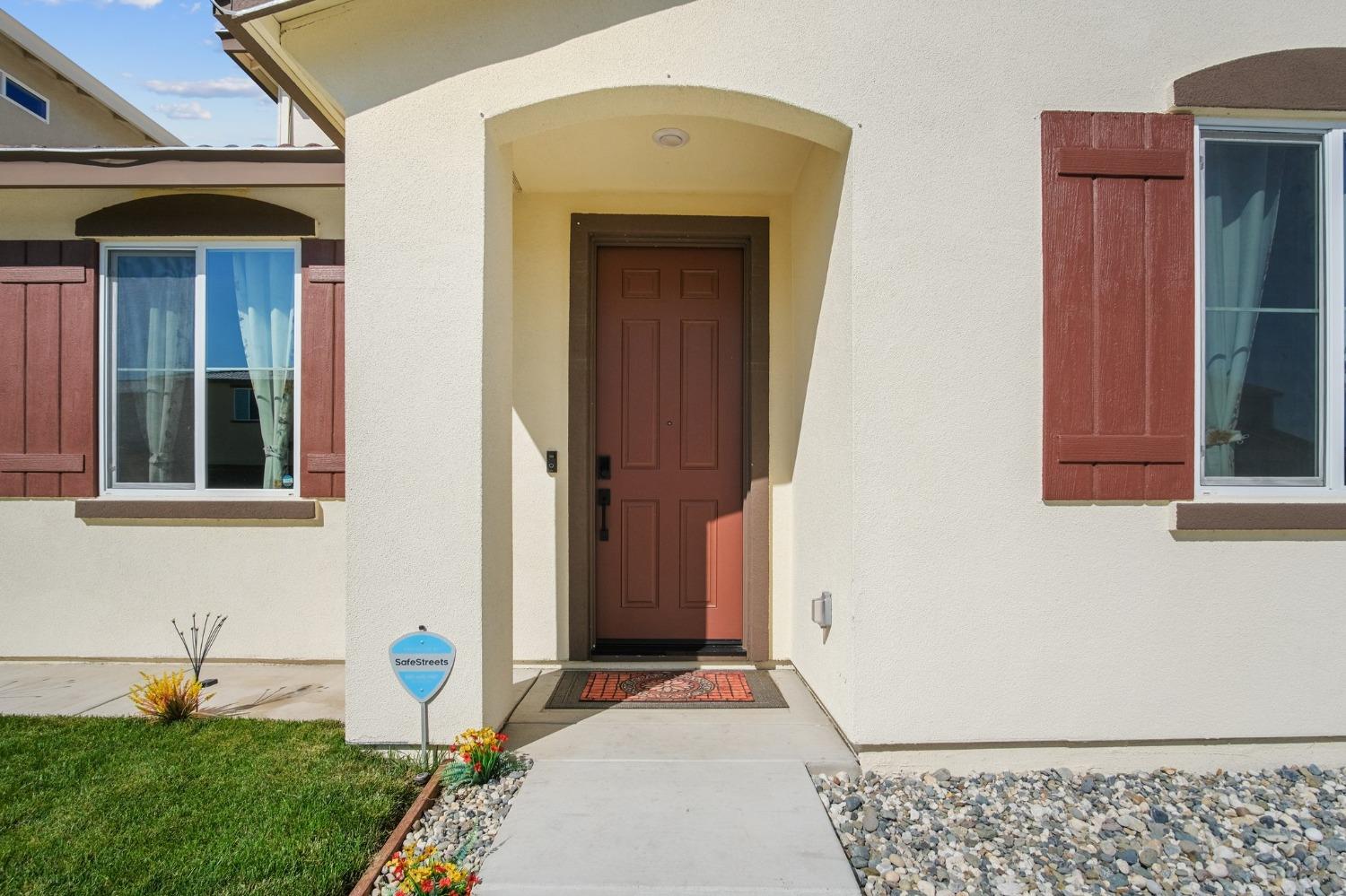 Detail Gallery Image 4 of 40 For 1835 N Shima Avenue, Manteca,  CA 95337 - 5 Beds | 3/1 Baths