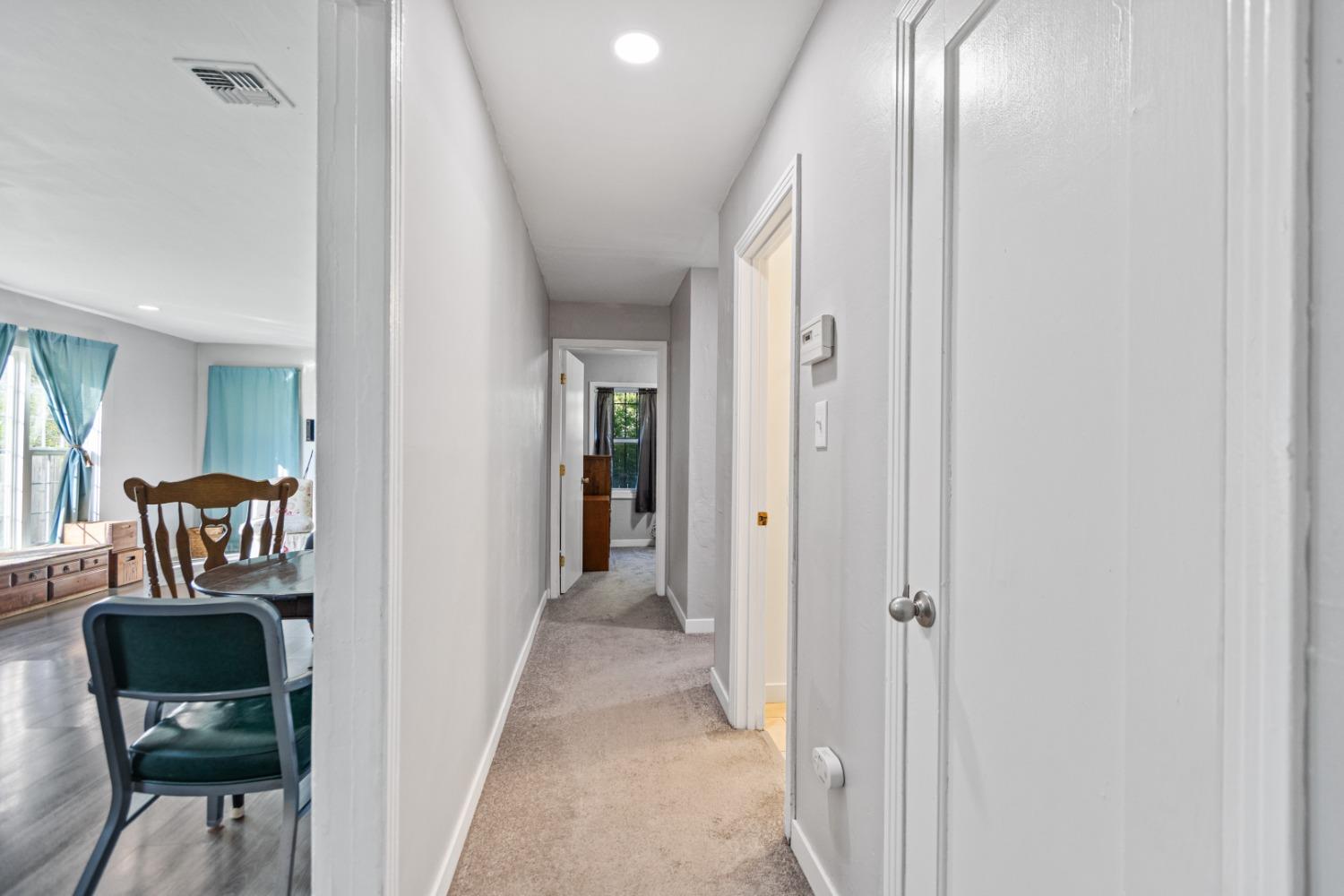 Detail Gallery Image 7 of 31 For 5511 33rd Ave, Sacramento,  CA 95824 - 3 Beds | 1 Baths
