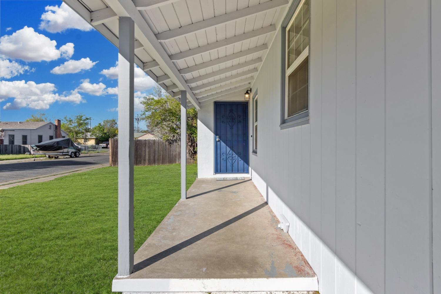 Detail Gallery Image 2 of 31 For 5511 33rd Ave, Sacramento,  CA 95824 - 3 Beds | 1 Baths