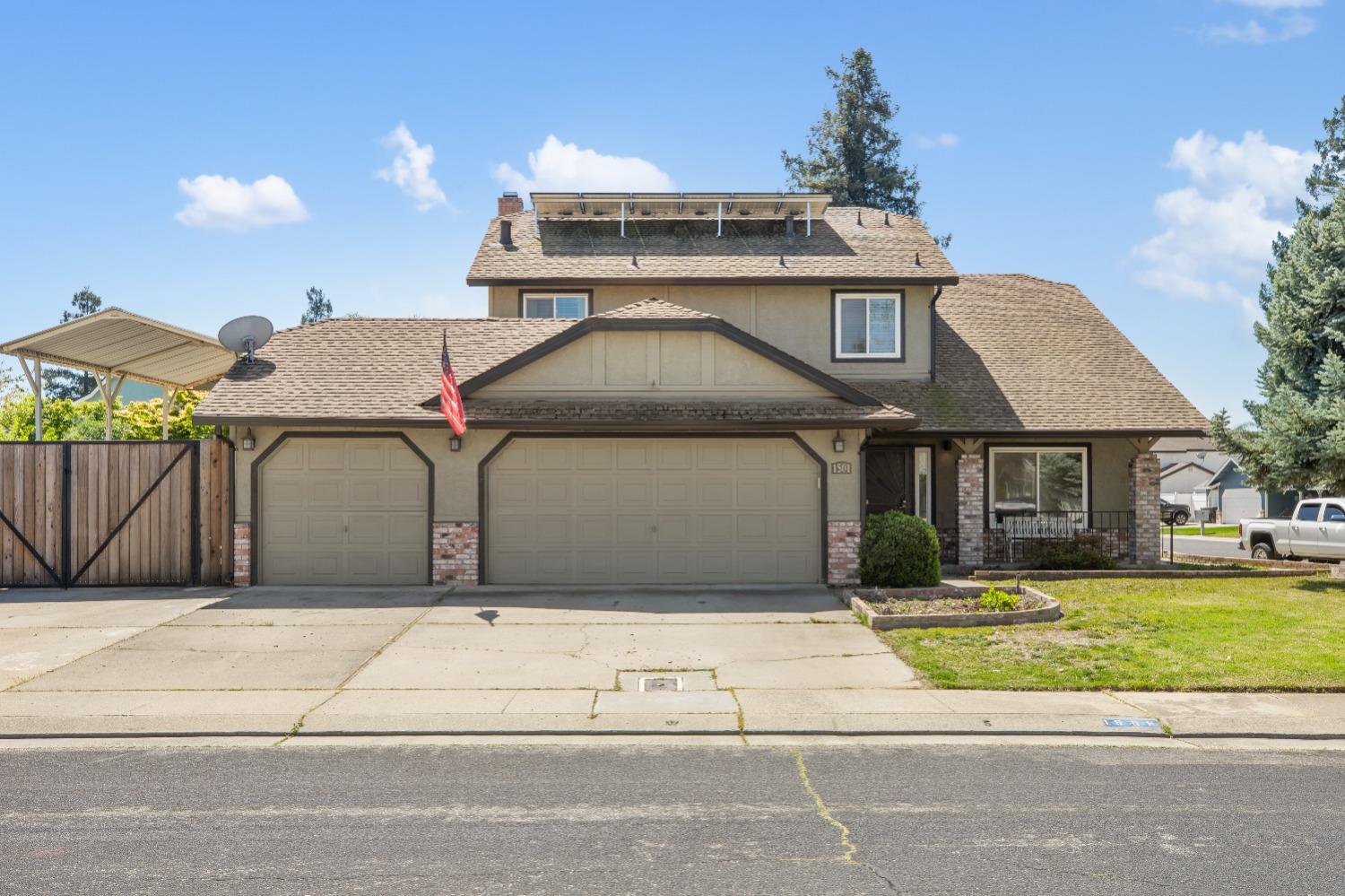 Detail Gallery Image 1 of 35 For 1501 Oakwood Dr, Escalon,  CA 95320 - 3 Beds | 2/1 Baths
