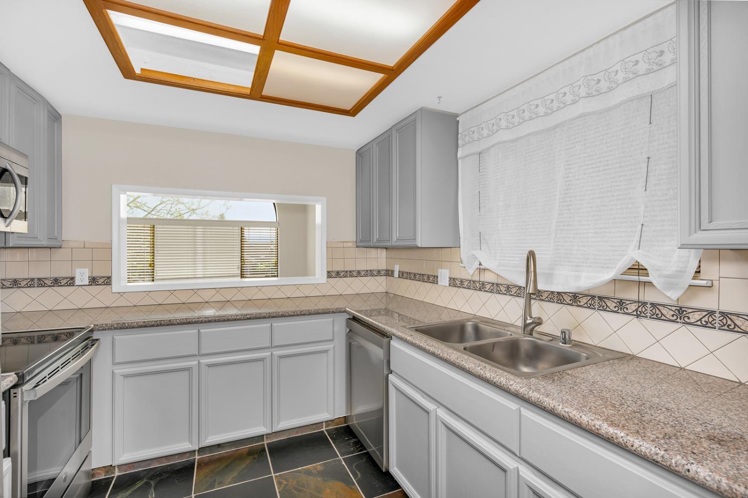 Detail Gallery Image 5 of 41 For 16812 Sorrel Way, Morgan Hill,  CA 95037 - 2 Beds | 2 Baths